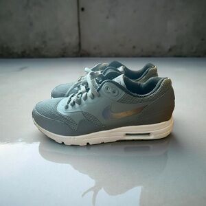 Nike Gray Air Max 1 Ultra Essentials Women’s Size 8.5.